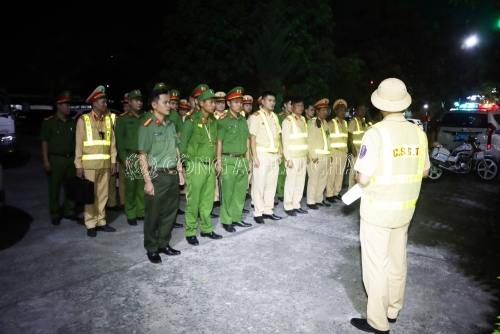 Lực lượng Công an triển khai lực lượng tuần tra kiểm soát , xử lý vi phạm trật tự an toàn giao thông