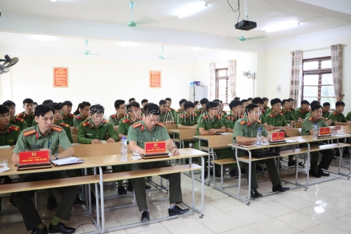 Các đại biểu tham dự lễ khai giảng