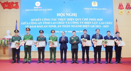 08 tập thể được khen thưởng tại Hội nghị