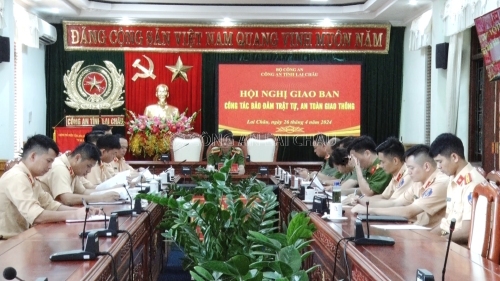 Đại tá Lê Anh Hưng - Phó Giám đốc Công an tỉnh chủ trì tại điểm cầu Công an tỉnh Lai Châu