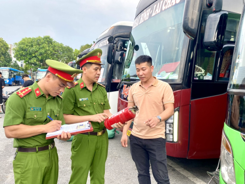 Kiểm tra điều kiện an toàn PCCC và CNCH các phương tiện tham gia  giao thông trên địa bàn tỉnh