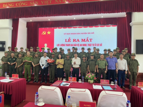 Sìn Hồ: Ra mắt lực lượng tham gia bảo vệ an ninh, trật tự ở cơ sở
