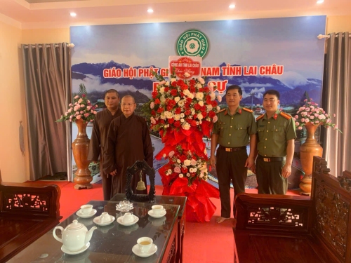 Công an tỉnh Lai Châu gặp mặt, tặng quà Ban Trị sự Giáo hội Phật giáo Việt Nam tỉnh Lai Châu nhân dịp lễ Vu lan 2024