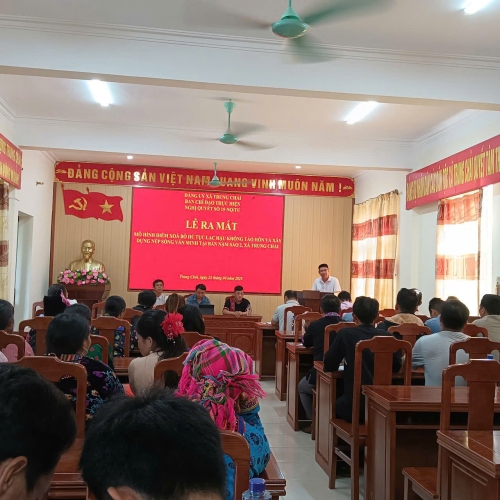 Đồng chí Đỗ Văn Thắng – Huyện ủy viên, Bí thư Đảng ủy phát biểu tại buổi lễ