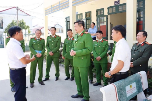 Đại tá Phạm Hải Đăng,, Phó giám đốc Công an tỉnh đến kiểm tra, chỉ đạo công tác