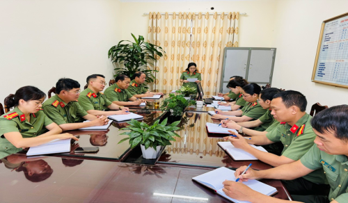 Phòng An ninh điều tra Công an tỉnh Lai Châu tích cực góp ý sửa đổi Hiến pháp năm 2013