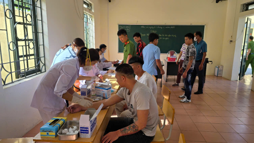 Hoạt động khám sàng lọc bệnh lao và lao tiềm ẩn cho cán bộ chiến sỹ, hợp đồng lao động, học viên tại cơ sở cai nghiện ma túy tỉnh.
