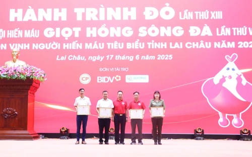 Tập thể Phòng Hậu cần, Công an tỉnh được Chủ tịch UBND tỉnh tặng Bằng khen có thành tịch xuất sắc trong tuyên truyền, vận động và HMTN năm 2025