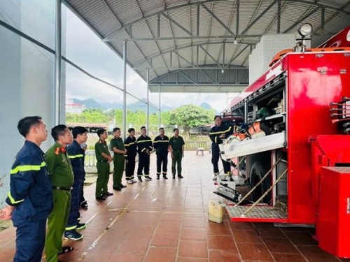 Huấn luyện nâng cao kỹ, chiến thuật chữa cháy và cứu nạn, cứu hộ cho lãnh đạo, chỉ huy và cán bộ, chiến sĩ