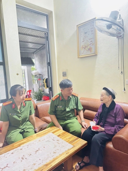 Tri ân gia đình liệt sĩ nhân tháng 7, tháng đền ơn đáp nghĩa