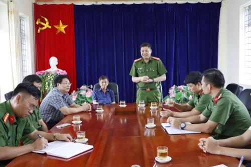 Đại tá Phạm Hải Đăng - Phó Giám đốc Công an tỉnh phát biểu tại buổi làm việc