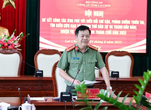 Đại tá Sùng A Súa - Phó Giám đốc Công an tỉnh phát biểu kết luận tại hội nghị.