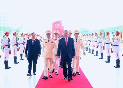 Tổng Bí thư Tô Lâm đến dự Lễ kỷ niệm 80 năm Ngày truyền thống CAND, 20 năm Ngày hội toàn dân bảo vệ ANTQ và trao tặng Huân chương Sao Vàng lần thứ năm cho lực lượng CAND Việt Nam.