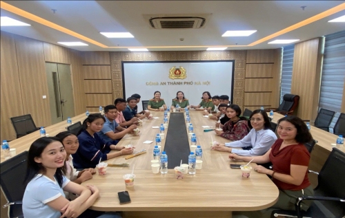 Hình ảnh Công an thành phố Hà Nội gặp gỡ, động viên các “em nuôi” nhân dịp thăm quan  thủ đô Hà Nội nhân dịp lễ Quốc Khánh