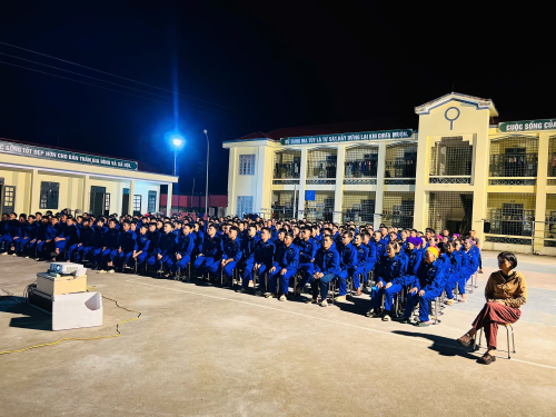 Hình ảnh: buổi chiếu phim tuyên truyền tại Cơ sở cai nghiện ma túy tỉnh Lai Châu