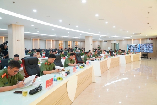 Các đại biểu dự buổi làm việc.