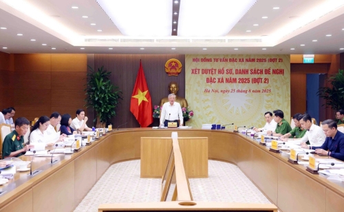 Phó Thủ tướng Thường trực Chính phủ Nguyễn Hòa Bình, Chủ tịch Hội đồng tư vấn đặc xá, chủ trì cuộc họp xét duyệt hồ sơ, danh sách đề nghị đặc xá năm 2025 (đợt 2).