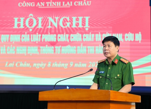 Đại tá Khoàng Văn Thương - Phó Giám đốc Công an tỉnh, phát biểu chỉ đạo tại hội nghị