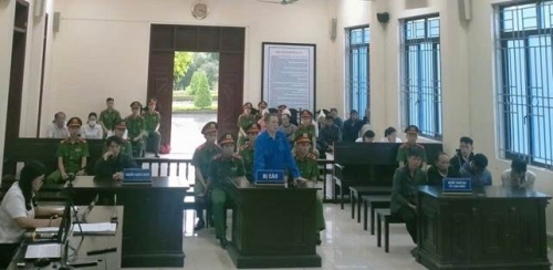 Lĩnh án 7 năm 6 tháng tù vì tổ chức cho 20 người trốn đi nước ngoài