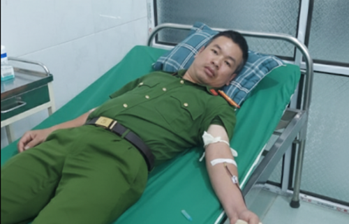 Công an xã Mường Kim hiến máu cứu người dân qua cơn nguy kịch