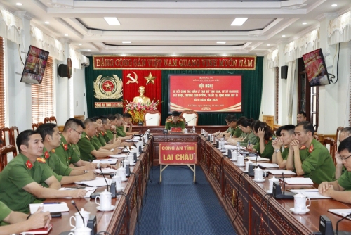 Đại tá Khoàng Văn Thương, Phó Giám đốc Công an tỉnh chủ trì Hội nghị tại điểm cầu Công an tỉnh Lai Châu.