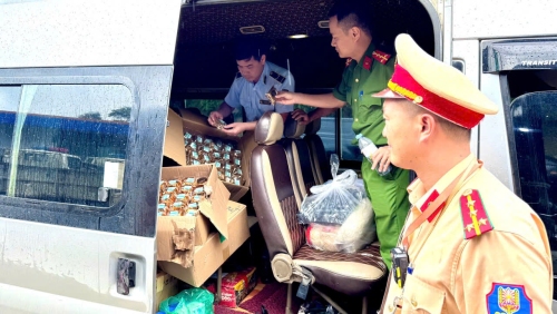 Công an Lai Châu Thu giữ gần 1000 chiếc bánh Trung thu không rõ nguồn gốc