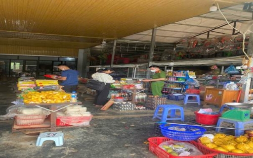 Công an xã Mường Than tăng cường kiểm tra, bảo đảm an toàn thực phẩm dịp Tết Trung thu 2025