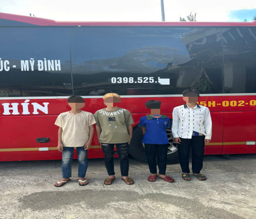 Mường Than: Làm rõ nhóm thiếu niên ném đá vào xe khách trên Quốc lộ 32