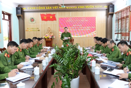 Đại tá Phạm Hải Đăng - Phó Giám đốc, Thủ trưởng Cơ quan Cảnh sát điều tra phát biểu tại hội nghị
