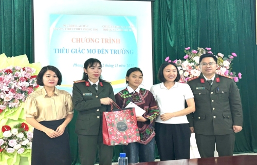 Phòng An ninh nội địa hỗ trợ “Em nuôi” theo chương trình “Thêu giấc mơ đến trường”