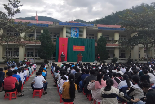 Lê Lợi: Tuyên truyền chiến dịch "Cùng nhau an toàn trực tuyến" tại  trường THHCS Chăn Nưa