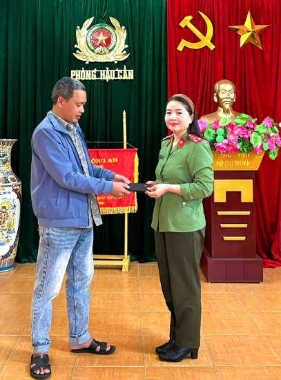 Nhặt được của rơi trả người đánh mất