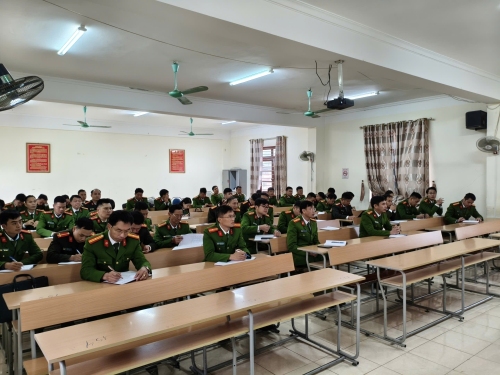 Tập huấn kiến thức về tham mưu xây dựng thể chế và thực hiện pháp luật cho lực lượng Công an xã