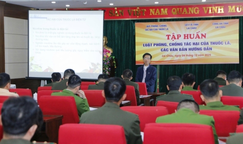 Nâng cao kiến thức pháp luật và tác hại thuốc lá cho cán bộ, chiến sĩ