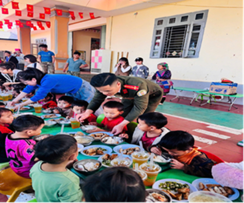Ấm áp chương trình thiện nguyện "nắng ấm vùng cao" tại xã Pa Tần