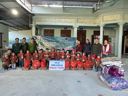 Tổ chức chương trình “Áo ấm cho em” với tổng giá trị gần 300 triệu đồng