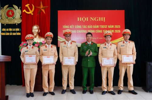 Nhiều tập thể các nhân được tặng danh hiêu thi đua trong phong trào thi đua "Vì An ninh tổ quốc"