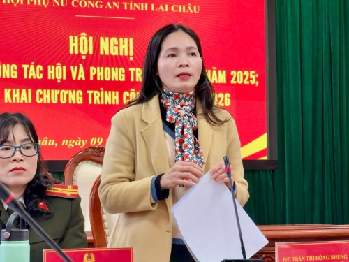 Đồng chí Trần Thị Hồng Nhung - Phó Chủ tịch Hội Liên hiệp Phụ nữ tỉnh Lai Châu phát biểu tại Hội nghị