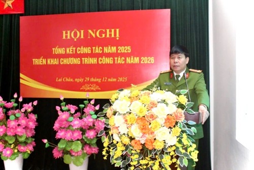 Đ/c Đại tá Khoàng Văn Thương - Phó giám đốc Công an tỉnh phát biểu chỉ đạo tại Hội nghị.