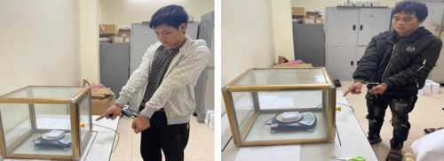 Mò Văn Tươi (trái) và Lò Văn Sẳn (Phải) – Tàng trữ, Mua bán trái phép chất ma túy