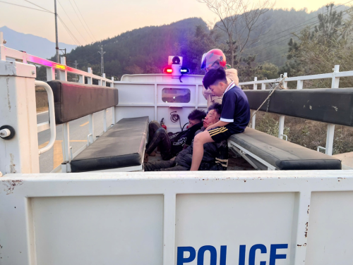 Công an xã Mường Than kịp thời đưa đi cấp cứu 02 thiếu niên bất tỉnh sau tại nạn giao thông