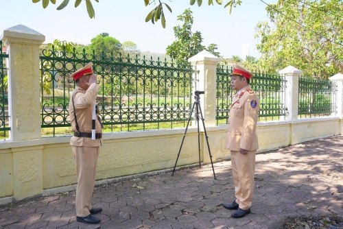 Đồng chí Phó Trưởng phòng Cảnh sát giao thông Công an tỉnh kiểm tra thực tế