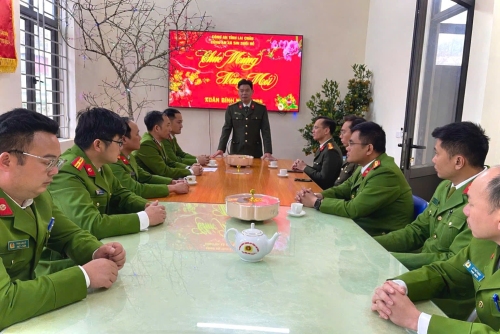 Lãnh đạo Công an tỉnh Lai Châu thăm, chúc tết và động viên cán bộ, chiến sĩ Công an xã Sin Suối Hồ