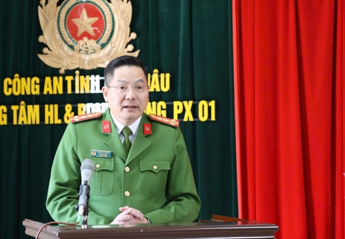 Đồng chí Đại tá Phạm Hải Đăng - Phó Giám đốc Công an tỉnh phát biểu chỉ đạo tại buổi khai giảng