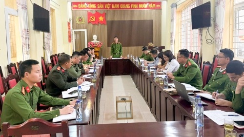 Đại tá Lê Anh Hưng - Phó Giám đốc Công an tỉnh phát biểu tại buổi làm việc