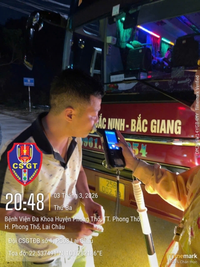 Lực lượng Cảnh sát Giao thông Công an tỉnh kiểm tra phương tiện