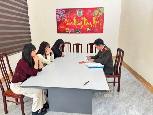 Tiếp nhận 03 công dân Lai Châu cư trú bất hợp pháp do phía Trung Quốc trao trả