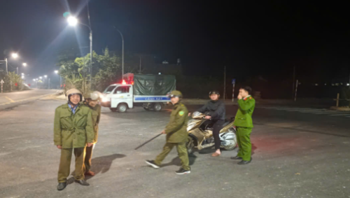 Lực lượng ANTT cơ sở phối hợp cùng Công an xã tuần tra bảo đảm an ninh trật tự