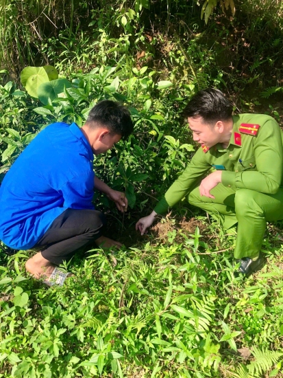 Chi đoàn Công an xã Khun Há phối hợp tổ chức hoạt động trồng cây kỷ niệm 95 năm ngày thành lập đoàn