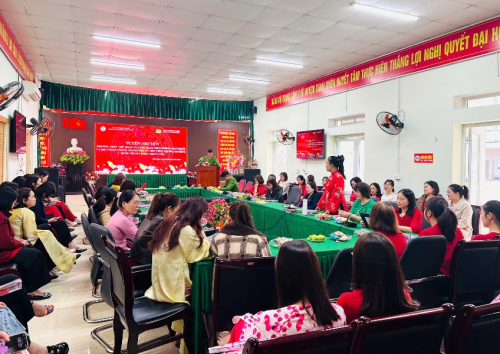 Công an xã Than Uyên tham gia giao lưu, tuyên truyền phòng chống lừa đảo online đối với Phụ nữ trong thời kỳ chuyển đổi số.